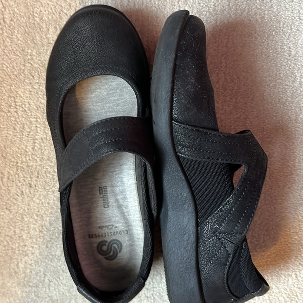Clark’s cloudsteppers velcro Mary Jane’s
